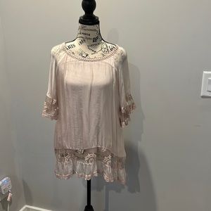 Beautiful Parisian top.